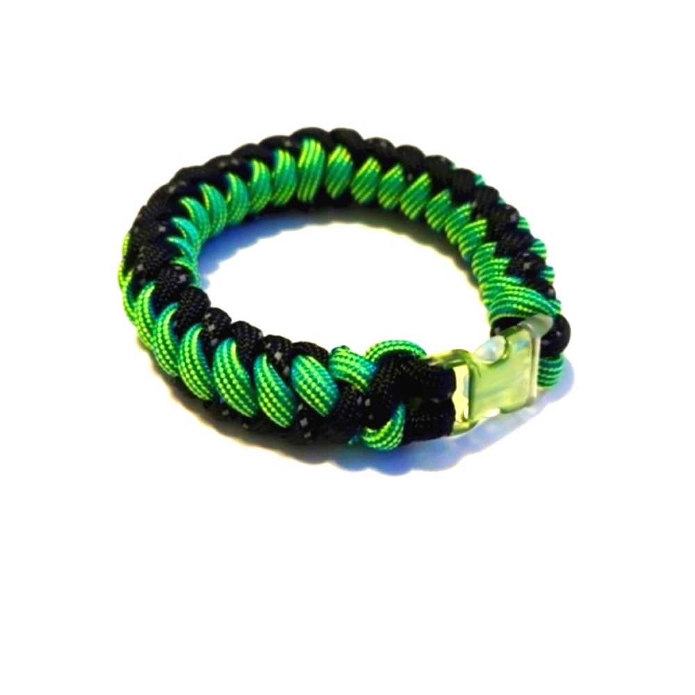 Snake Knot Bracelet, Handmade using 550 Paracord with Buckle Closing.